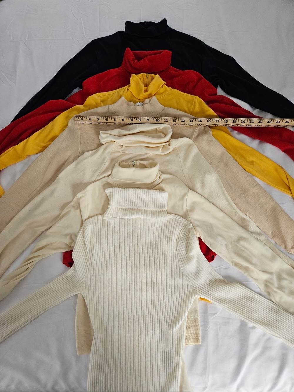 Lot of Vintage Womens Turtleneck Sweater - Ivory, Beige, Yellow, Red, Black